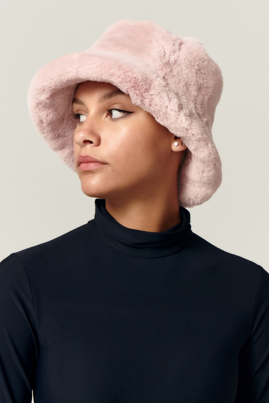 Women LITA | Heart Bucket Hat In Faux Fur