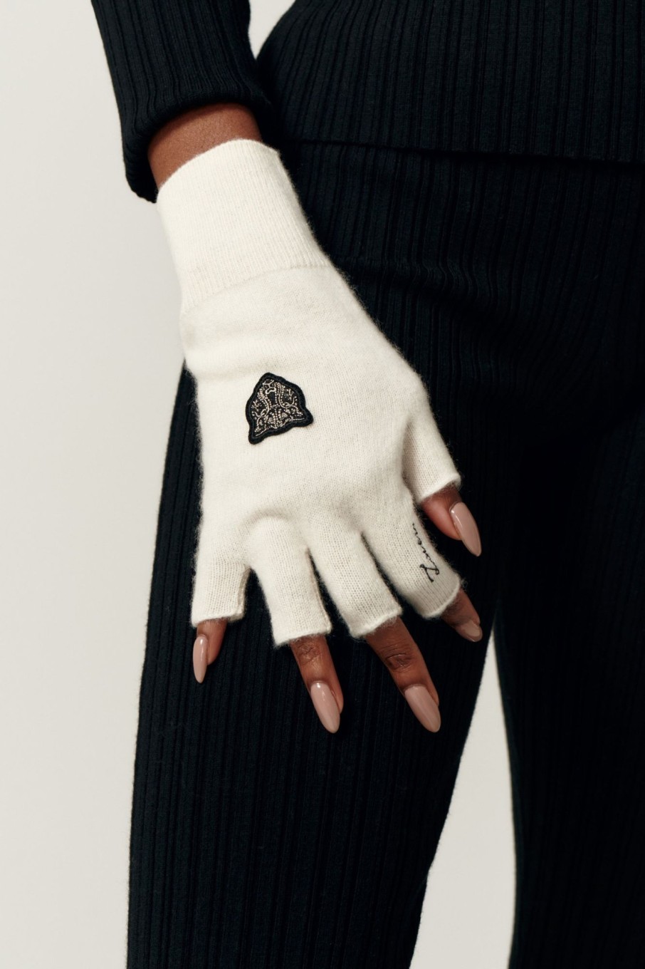 Women LITA | Black Cheetah Gloves In So Soft Cashmere