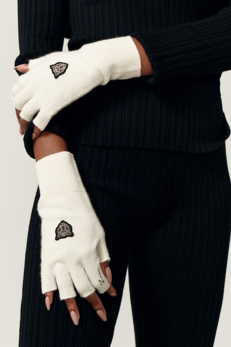 Women LITA | Black Cheetah Gloves In So Soft Cashmere