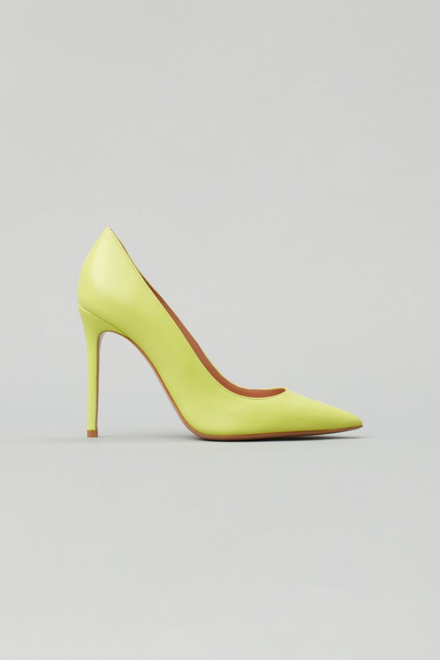 Women LITA | Solid Point Toe Pump In Leather